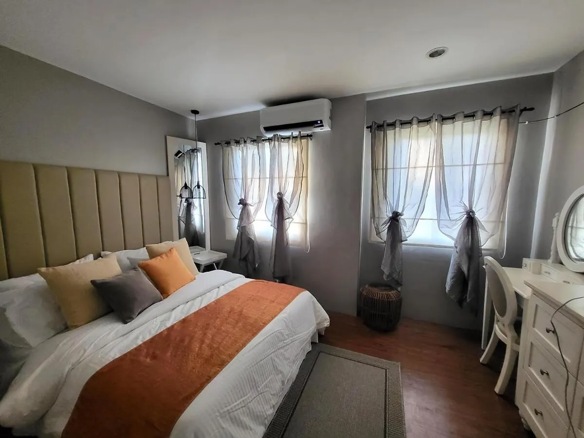 Cozy & Complete 2-Floors Panglao, 2-Wifi, 5 Beds Apartment Dauis Philippines